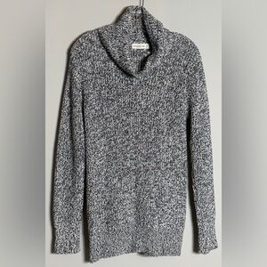 Abercrombie & Fitch Black and White  Sweater Size M